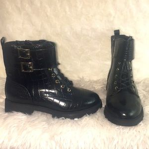 NWT JAVINA COMBAT BOOT IN SHINY BLACK